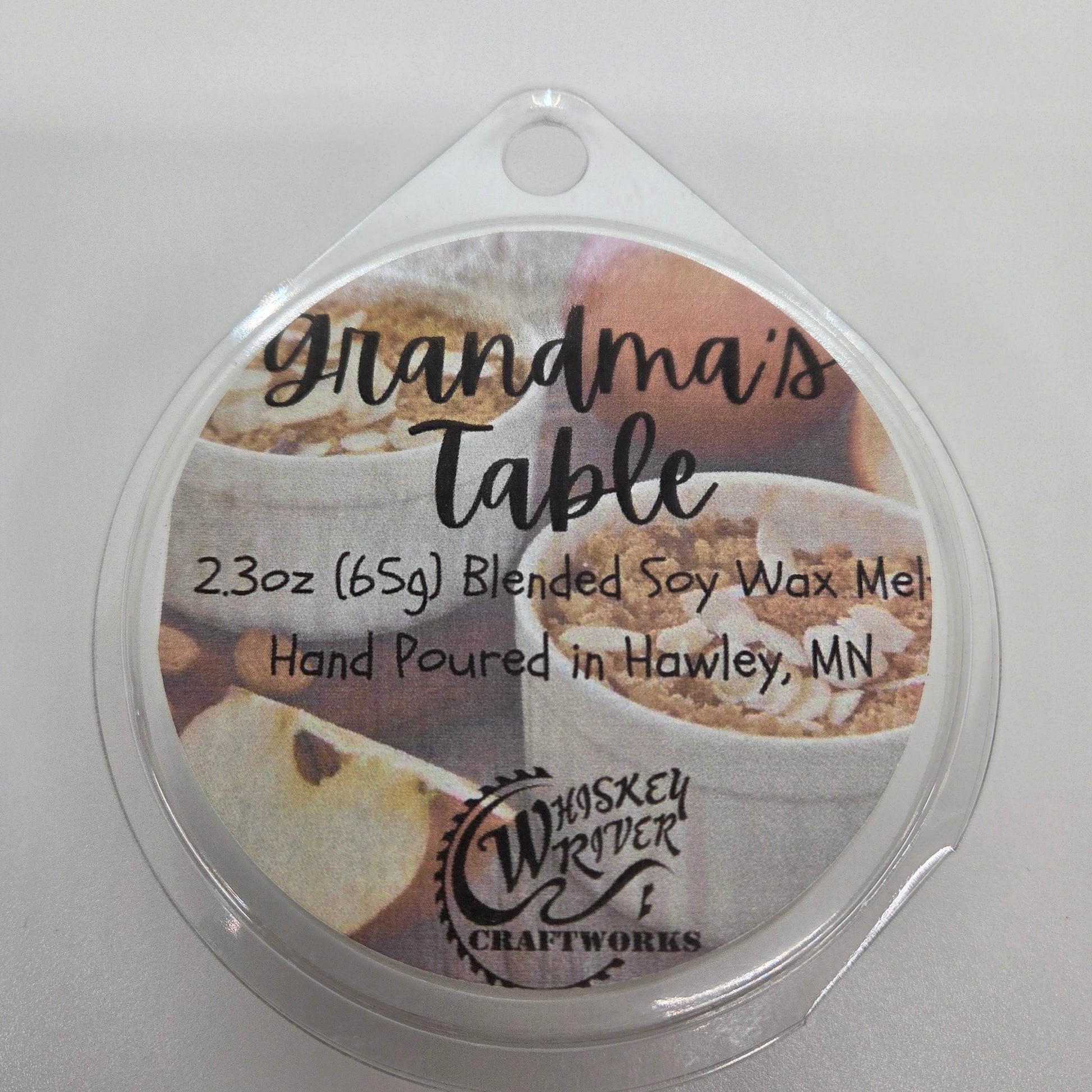Wax Melts variant in Grandma's Table featuring a comforting, vintage-style custom fragrance label on a clear clamshell pack.
